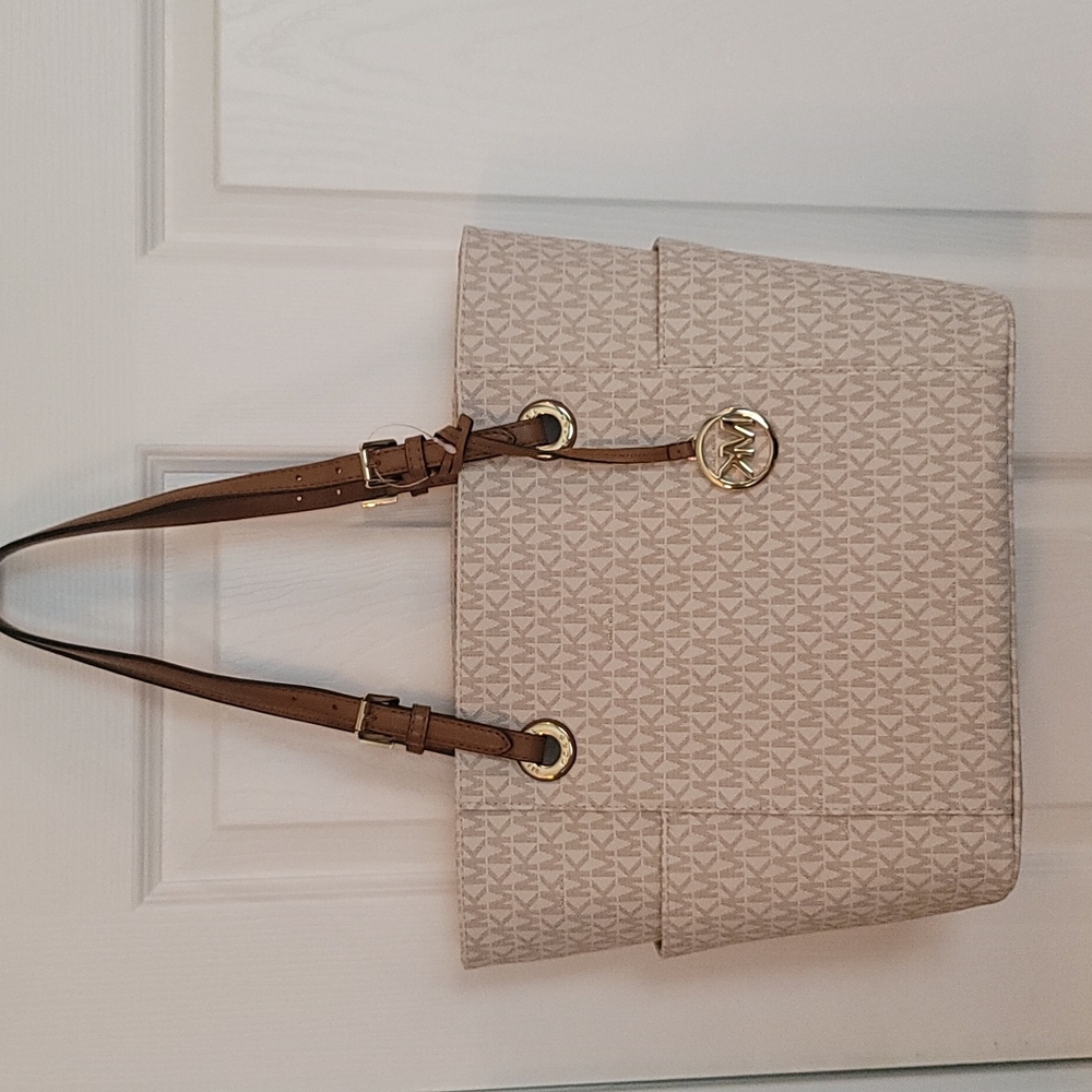 Michael Kors Jet Set Tote